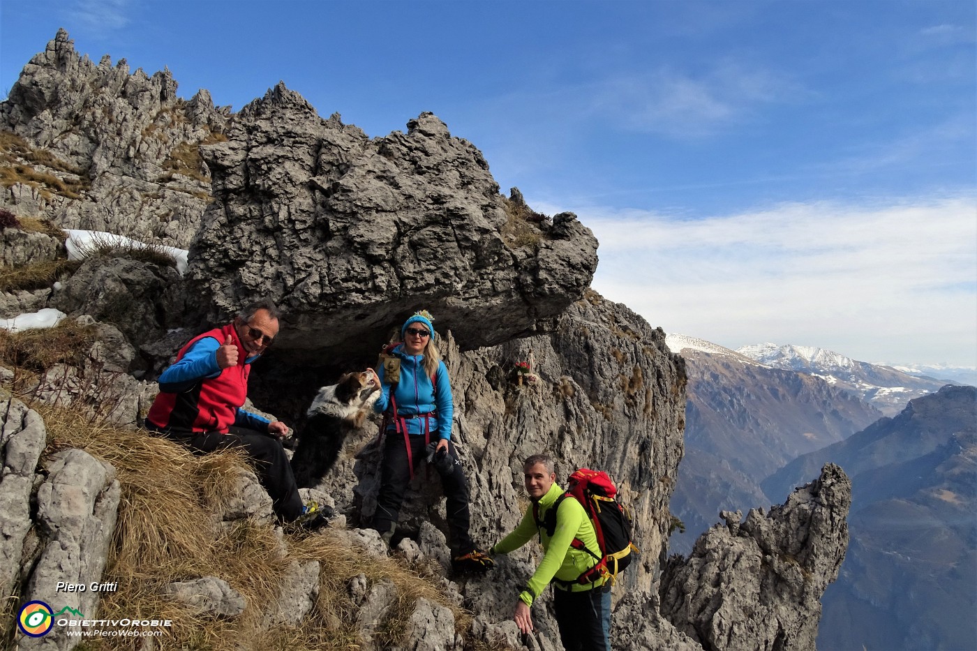 05 Alla Madonnina delle rocce in alto al termine del Canalino dei sassi.JPG